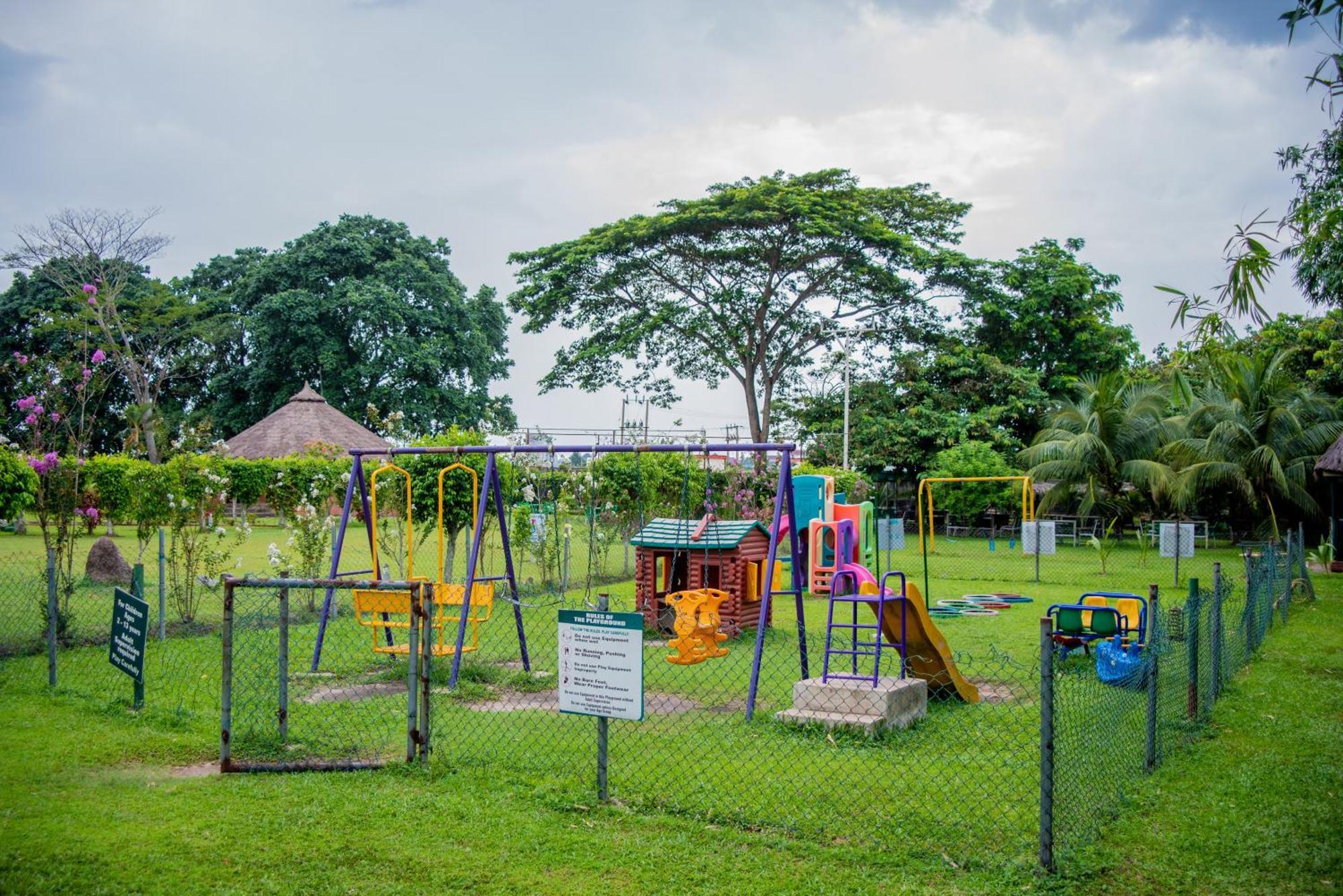Отель Nelson Mandela Gardens Okpanam Экстерьер фото