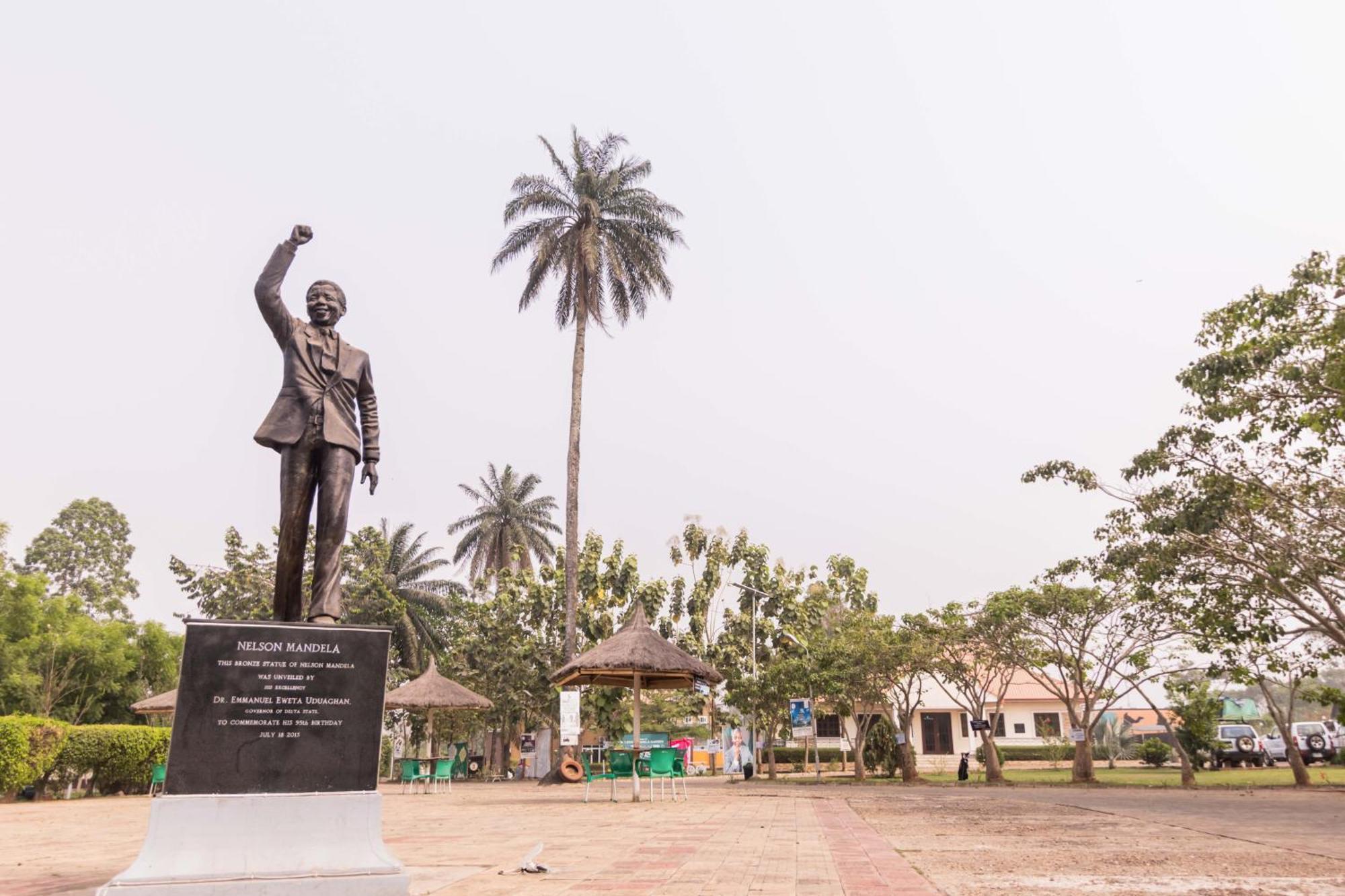Отель Nelson Mandela Gardens Okpanam Экстерьер фото